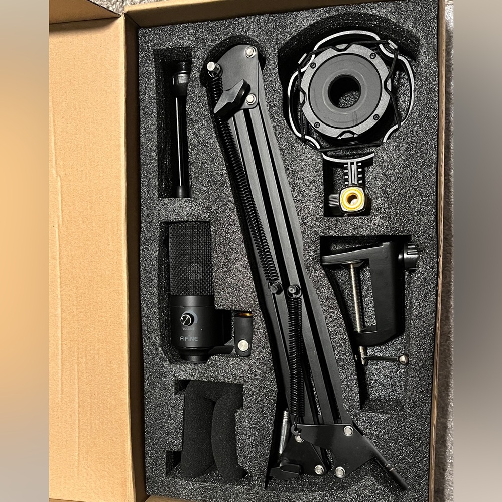 USB condenser microphone with boom arm